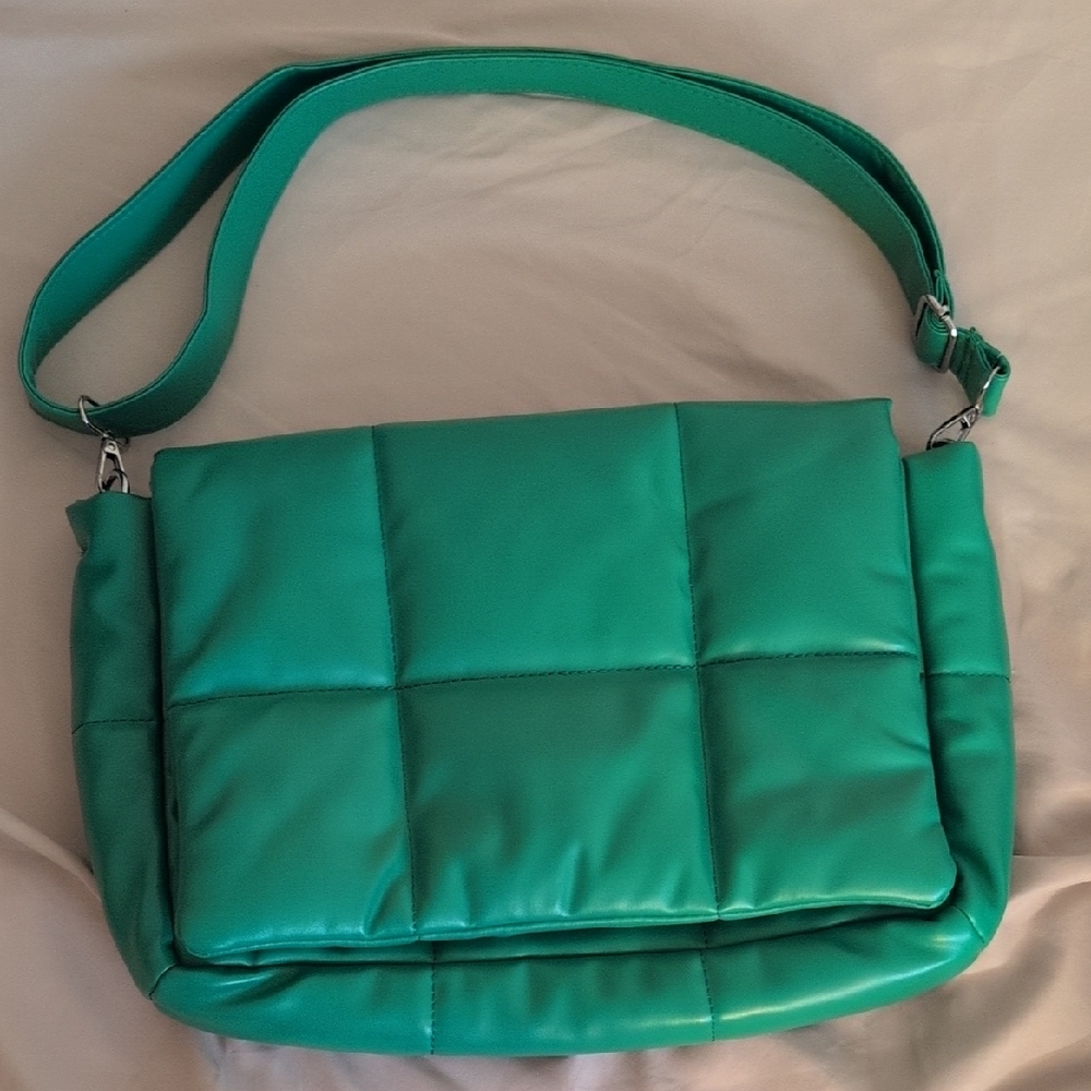 Elegant Green Quilted Shoulder Bag